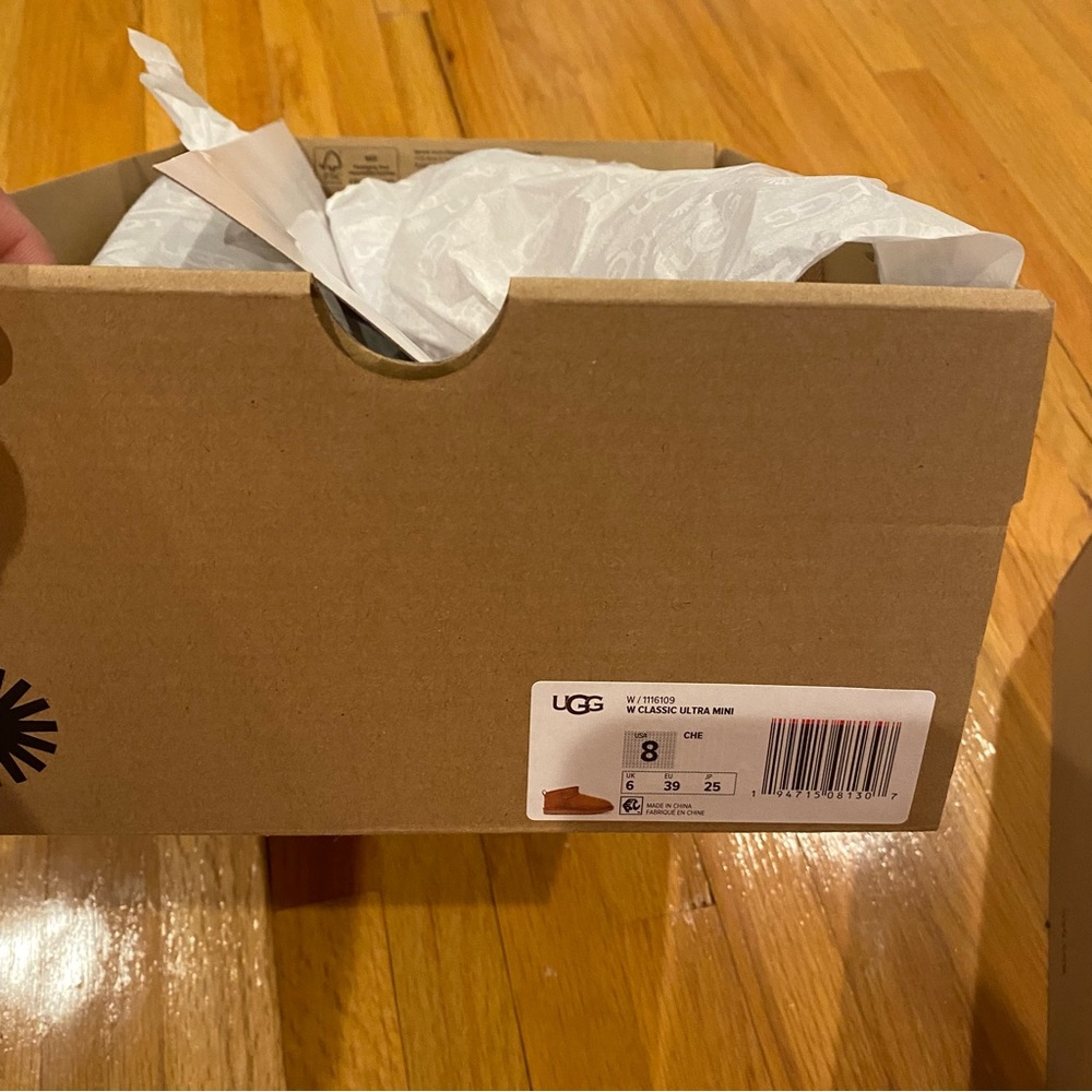 Uggs classic ultra minis NEW IN BOX - Picture 9 of 11